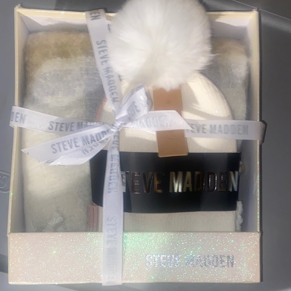 Steve Madden 2 Hats and 1 Scarf Set